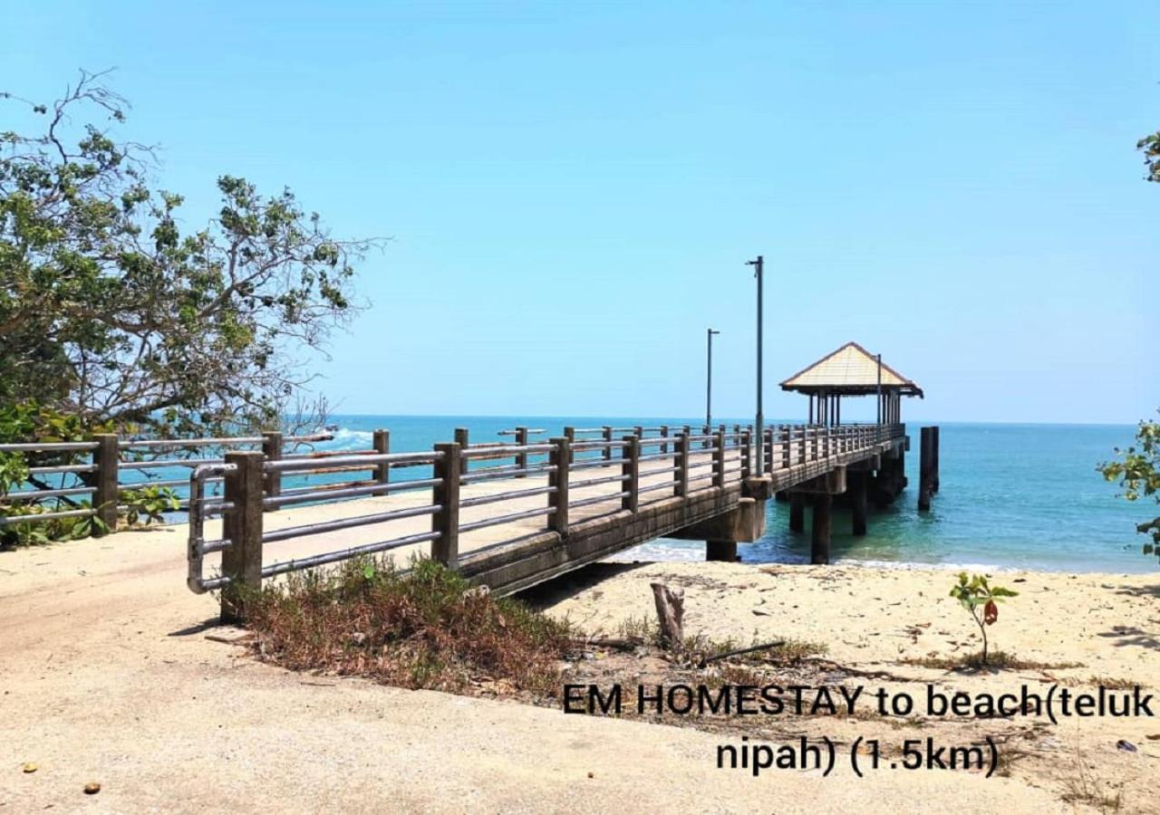 Em Homestay Pekan Pangkor Eksteriør billede