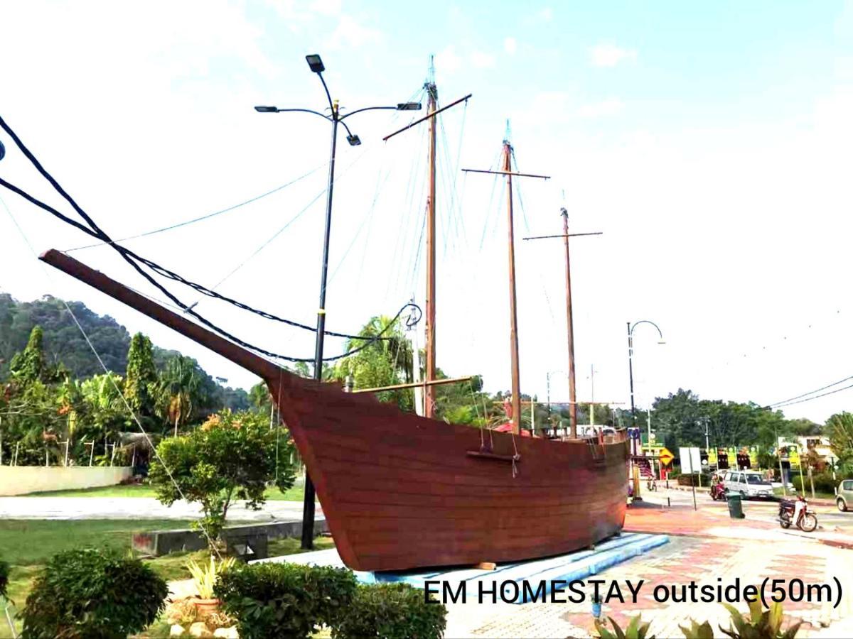 Em Homestay Pekan Pangkor Eksteriør billede