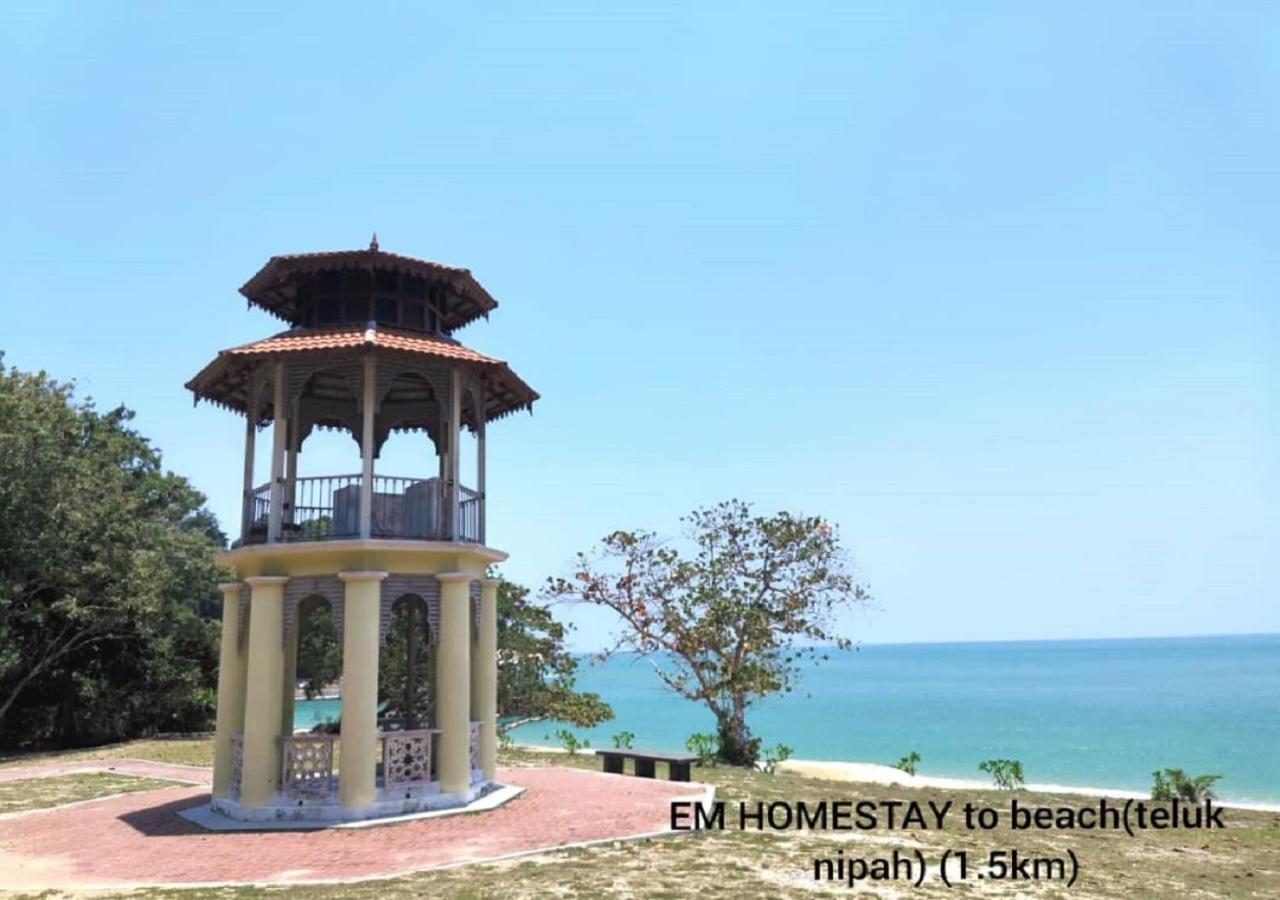 Em Homestay Pekan Pangkor Eksteriør billede