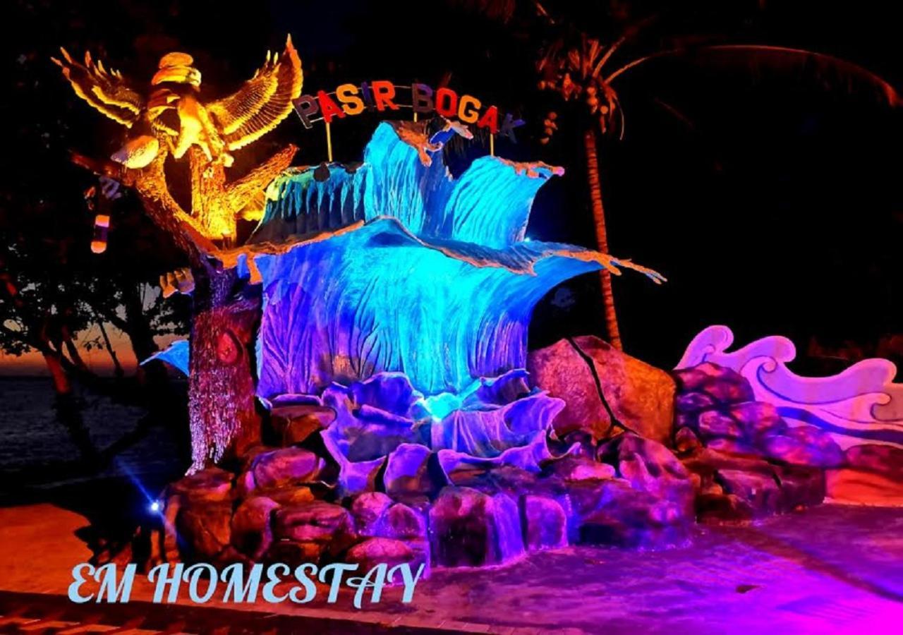 Em Homestay Pekan Pangkor Eksteriør billede